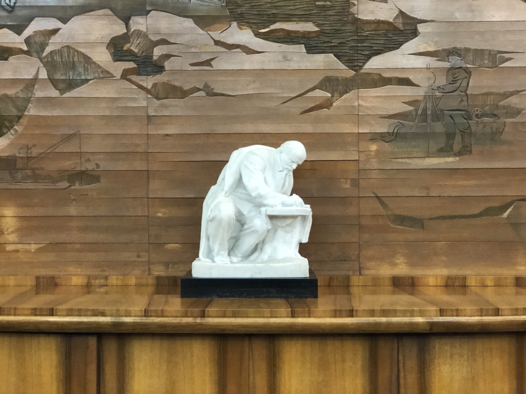 Статуя Ленина на атомном ледоколе Ленин